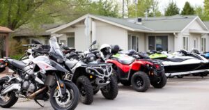 Étudiants : comment choisir entre assurance moto, auto, scooter, quad, habitation, jetski selon vos besoins